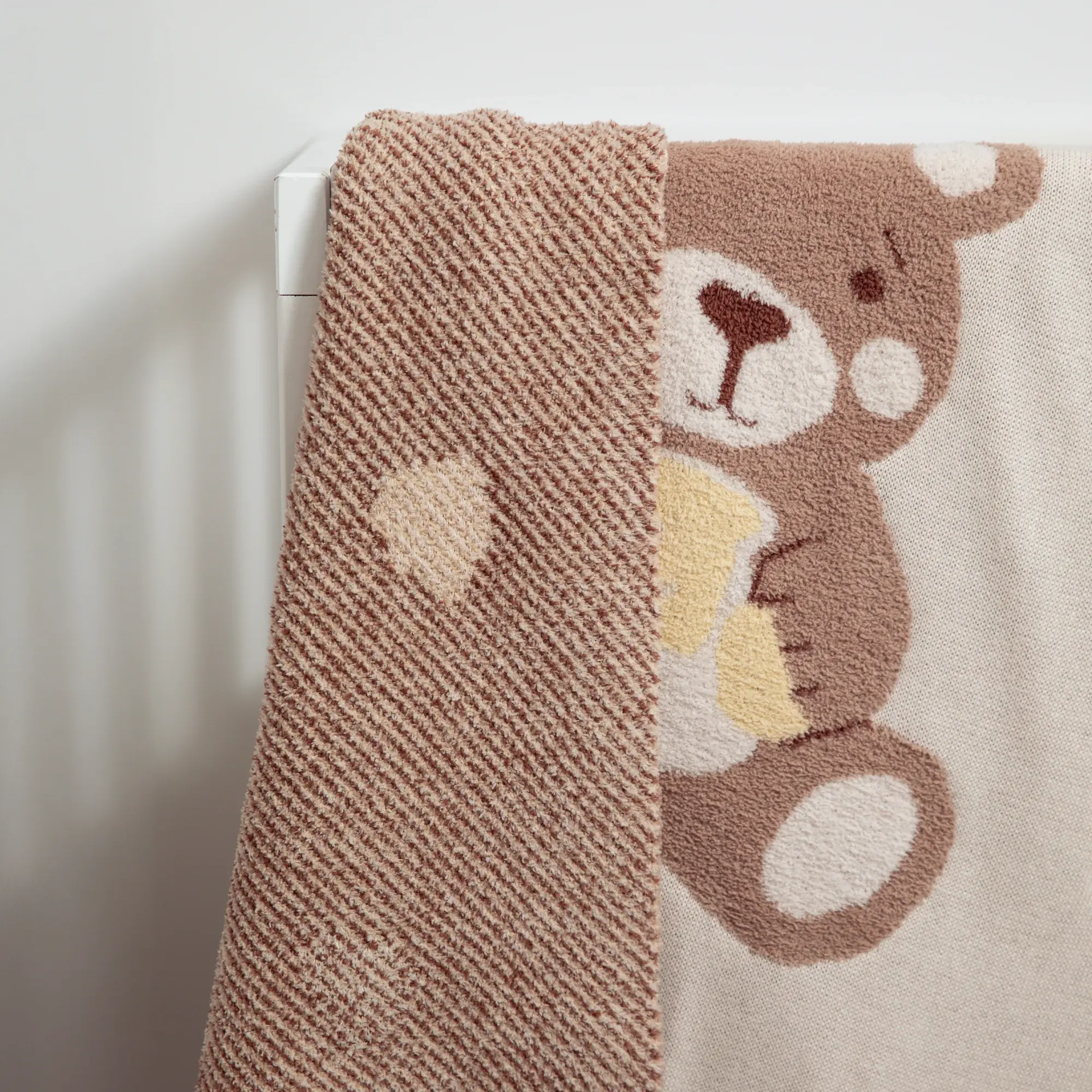 Living Textiles Living Textiles Fluffly Jacquard Blanket - Cuddly Bear