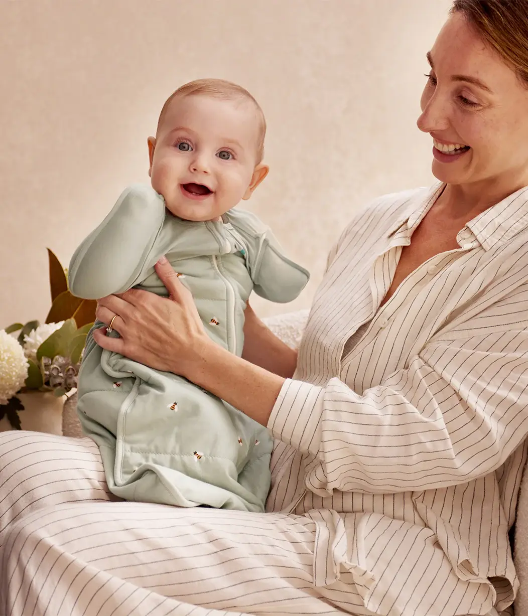 Love To Dream Love to Dream Transition Bag 2.5T Quilted Stretch Cotton Olive Bees