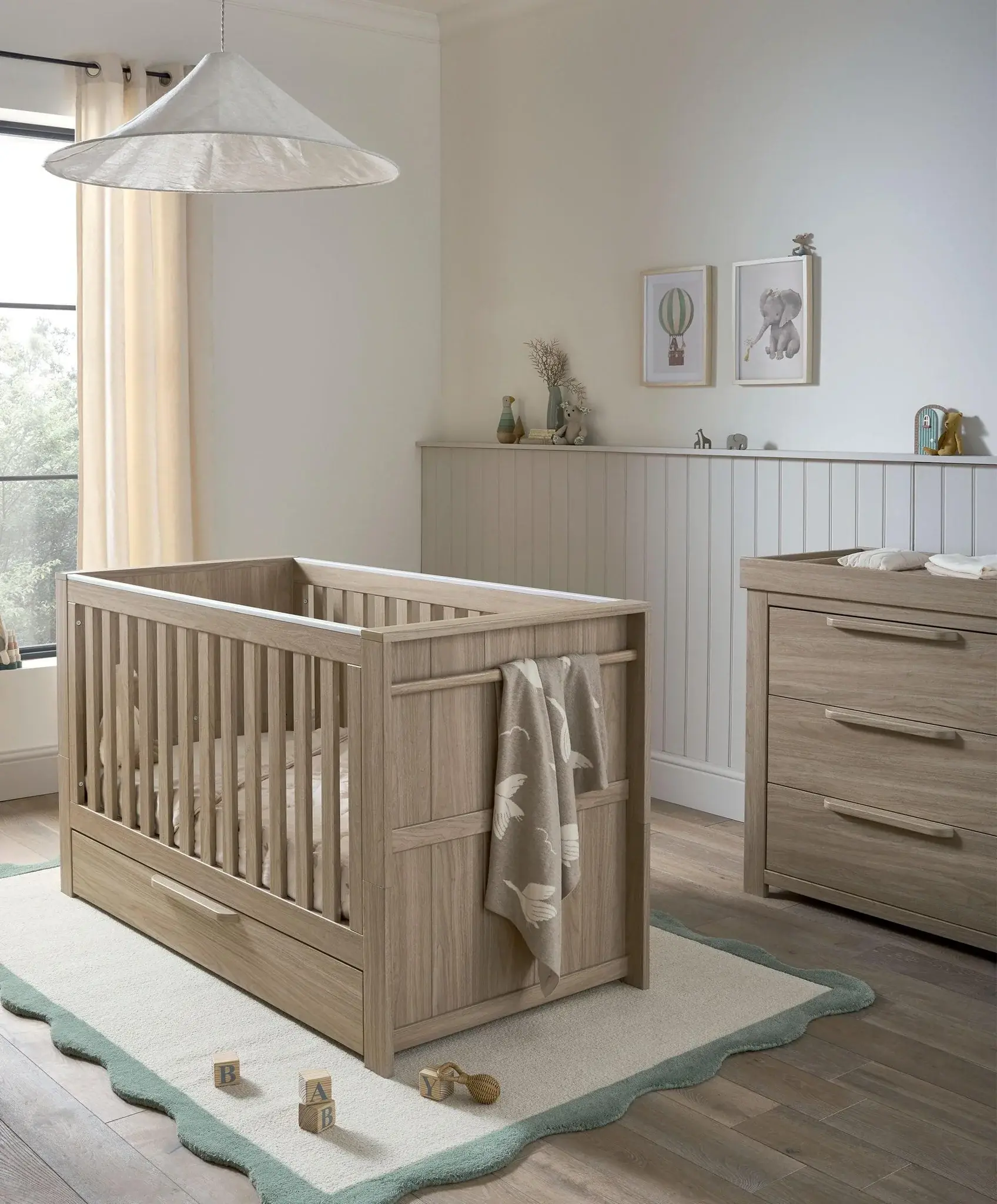 Mamas and Papas Mamas & Papas Franklin Cotbed Set With Essential Spring Cotbed Mattress (5 Pieces) - Light oak
