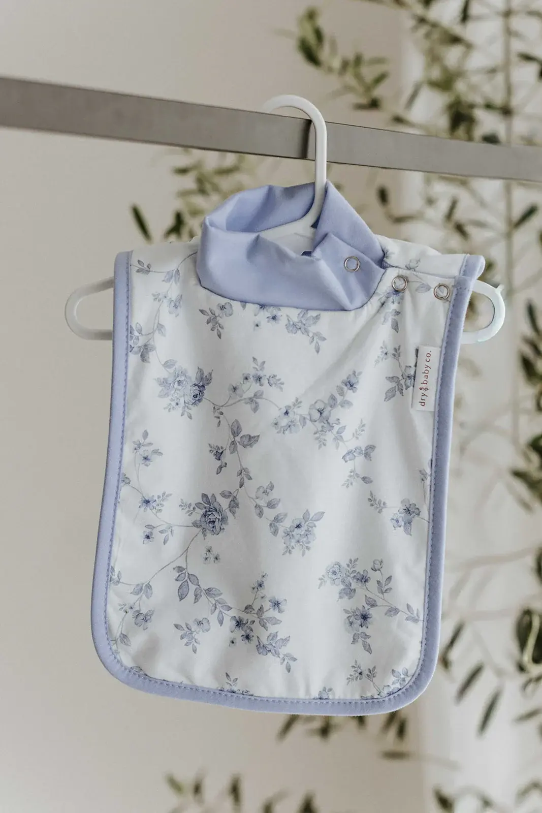 dry baby co. dry baby co. Waterproof Full Coverage Bib - 2 Pack - Vintage Blue Floral