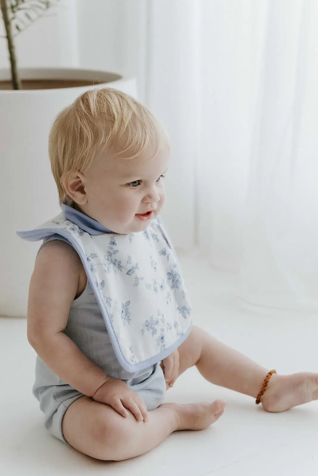 dry baby co. dry baby co. Waterproof Regular Coverage Bib - 2 Pack - Vintage Blue Floral