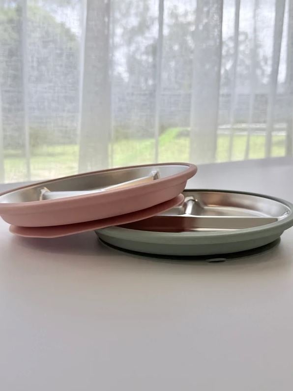 Meadow Lane Collective Stainless Steel + Suction Dinnerset - Pink