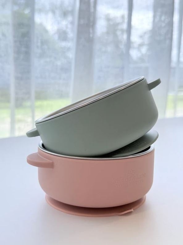 Meadow Lane Collective Stainless Steel + Suction Dinnerset - Green