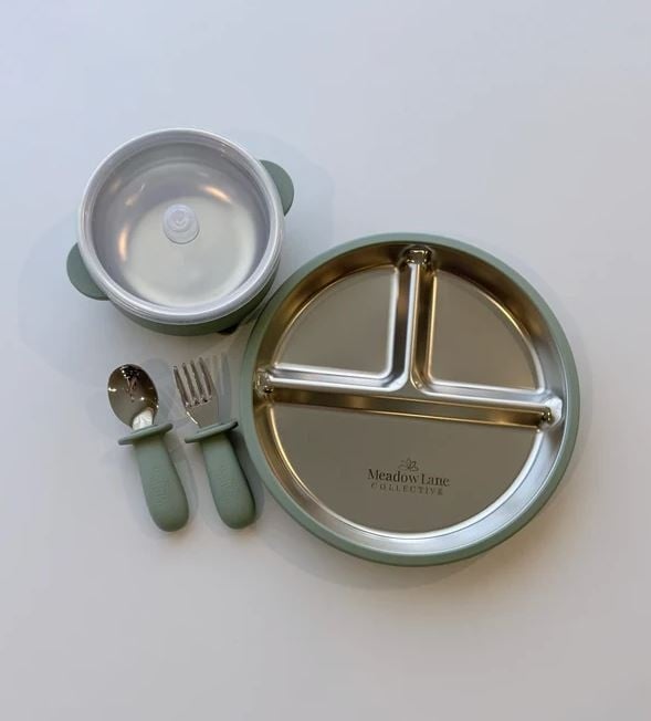 Meadow Lane Collective Stainless Steel + Suction Dinnerset - Green