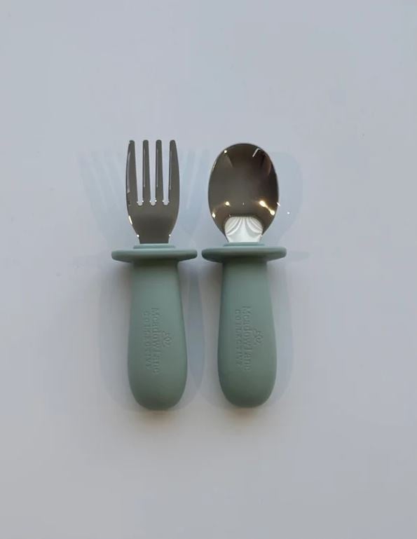 Meadow Lane Collective Stainless Steel + Suction Dinnerset - Green