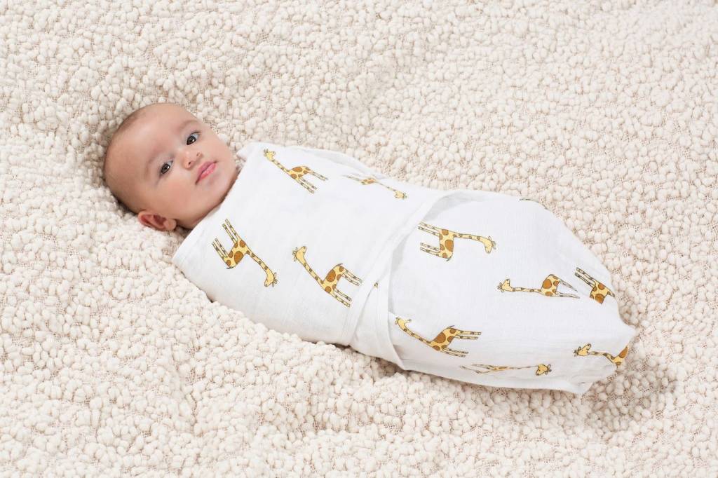 aden and anais giraffe swaddle