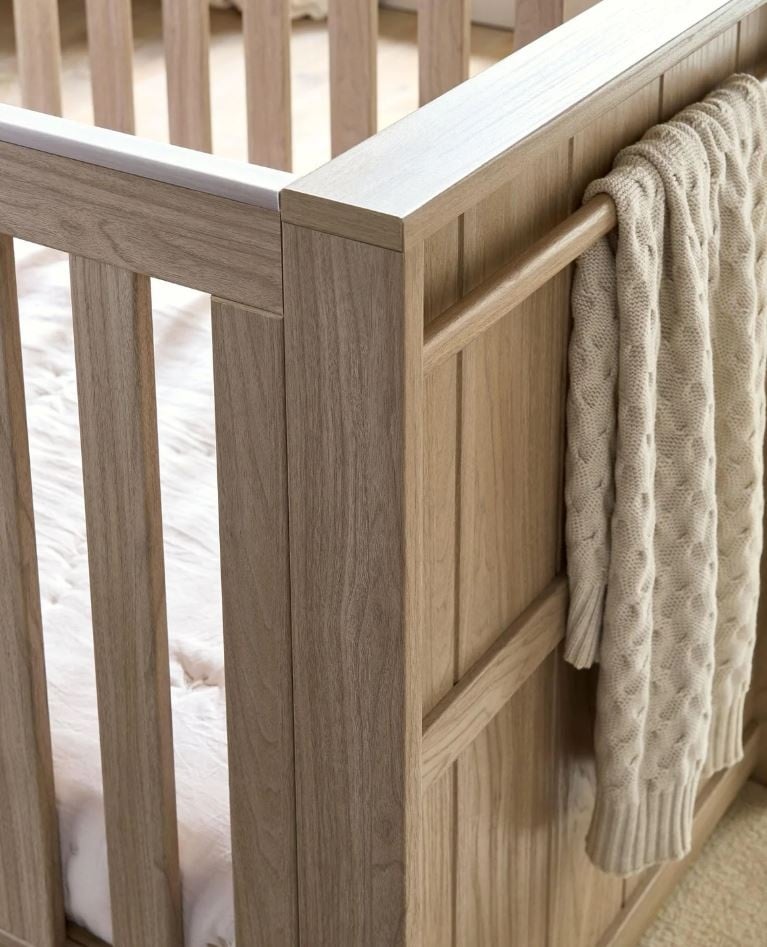 Mamas and Papas Mamas & Papas Franklin Cotbed Set With Essential Spring Cotbed Mattress (4 Pieces) - Light oak