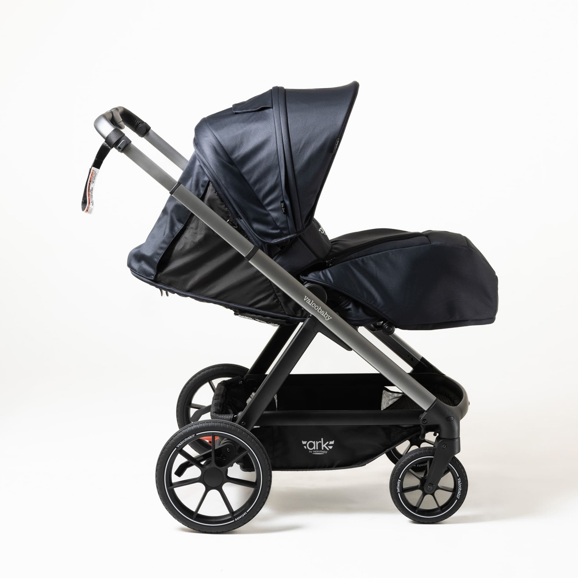 Valco Valco ARK - with Infinity Wheels Onyx - Gun metal Frame