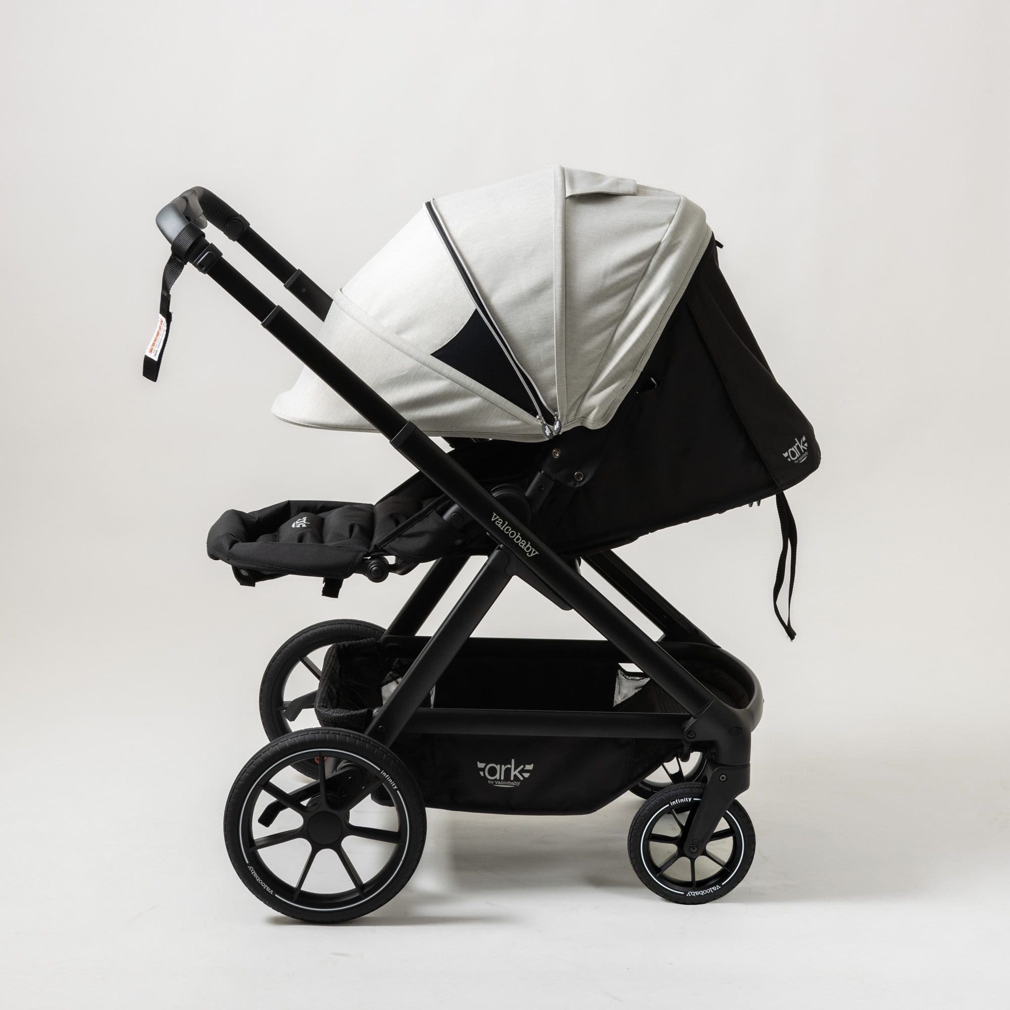Valco Valco ARK - with Infinity Wheels Cloud - Black Frame