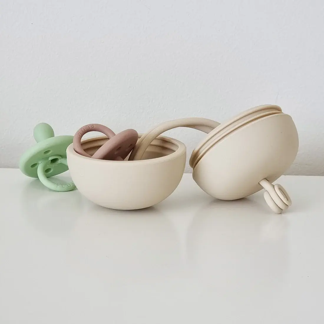 Plum Plum Soother Storage Pod
