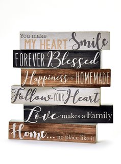 Short Desk Block “Love Makes a Family”