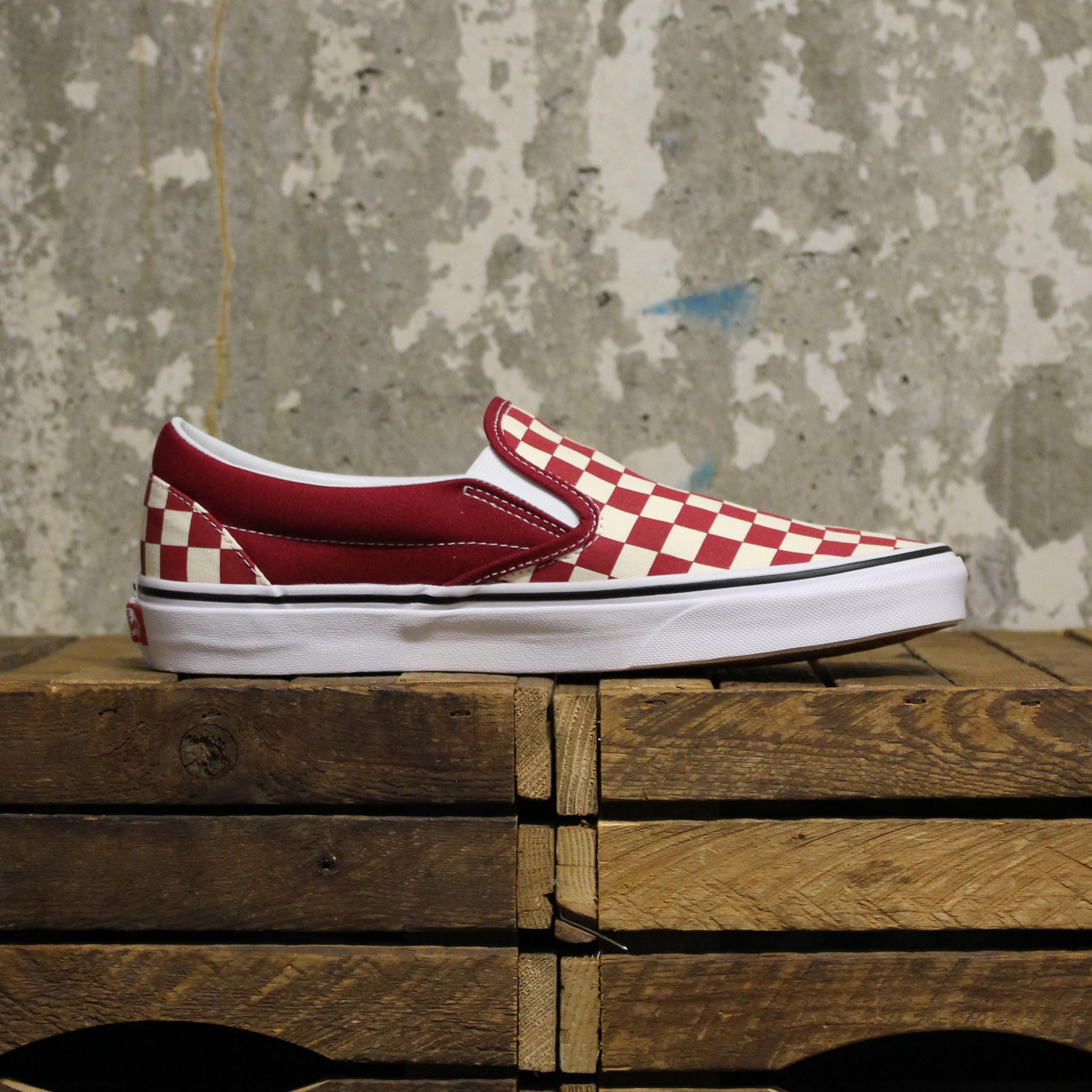 vans slip on red and white checkered