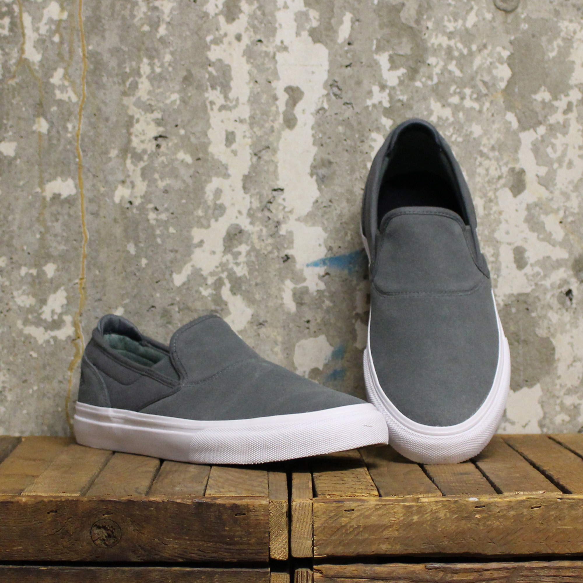 emerica slip on skate shoes