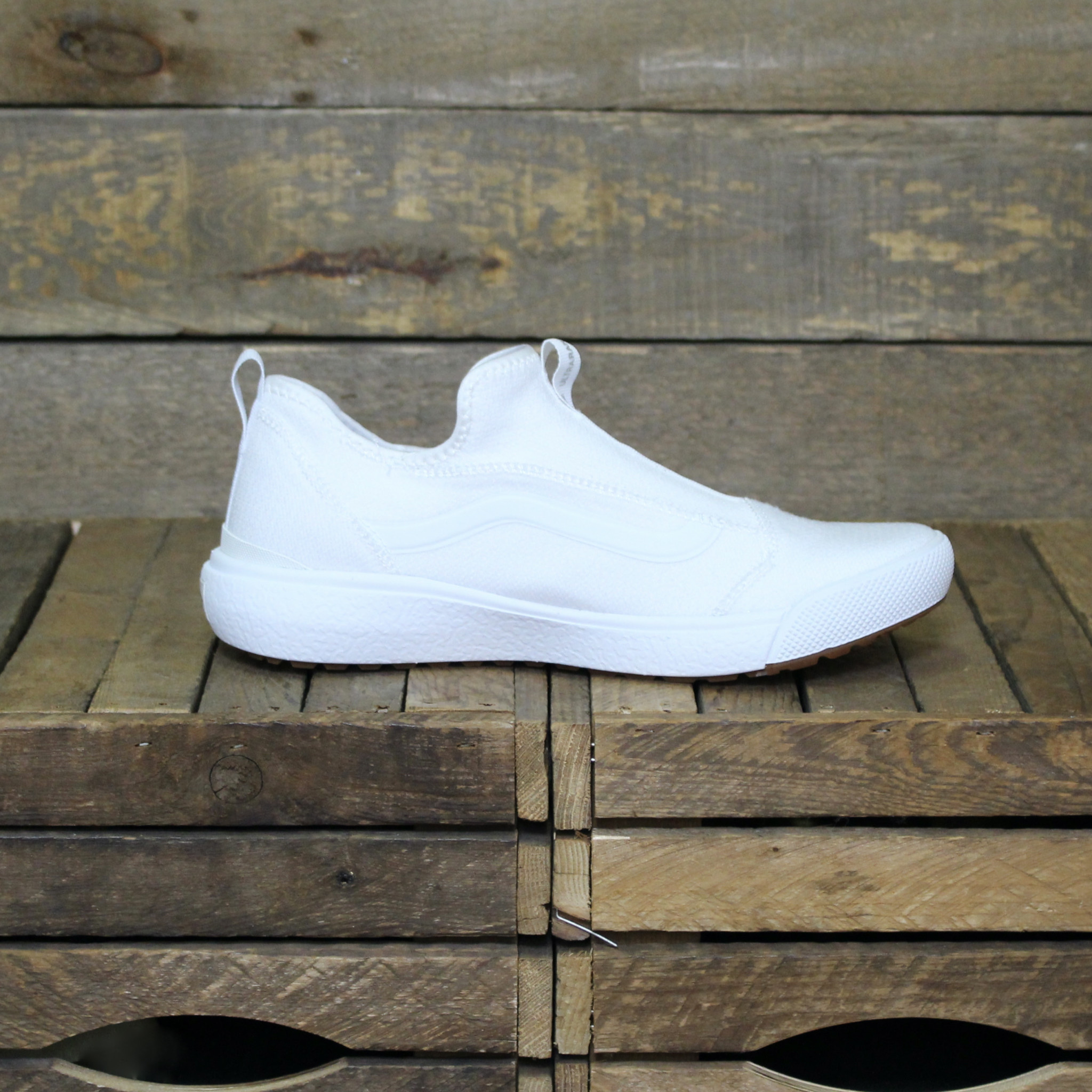 vans ultrarange womens white