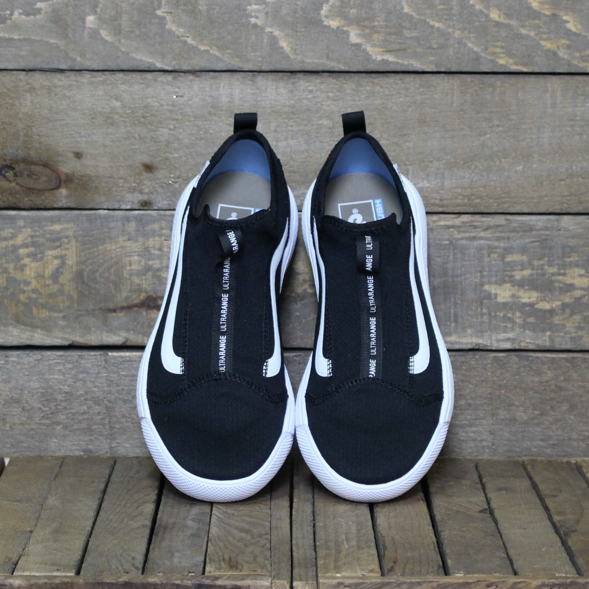 Vans UltraRange EXO Slip (Knit) Black/True White Bottes et Baskets