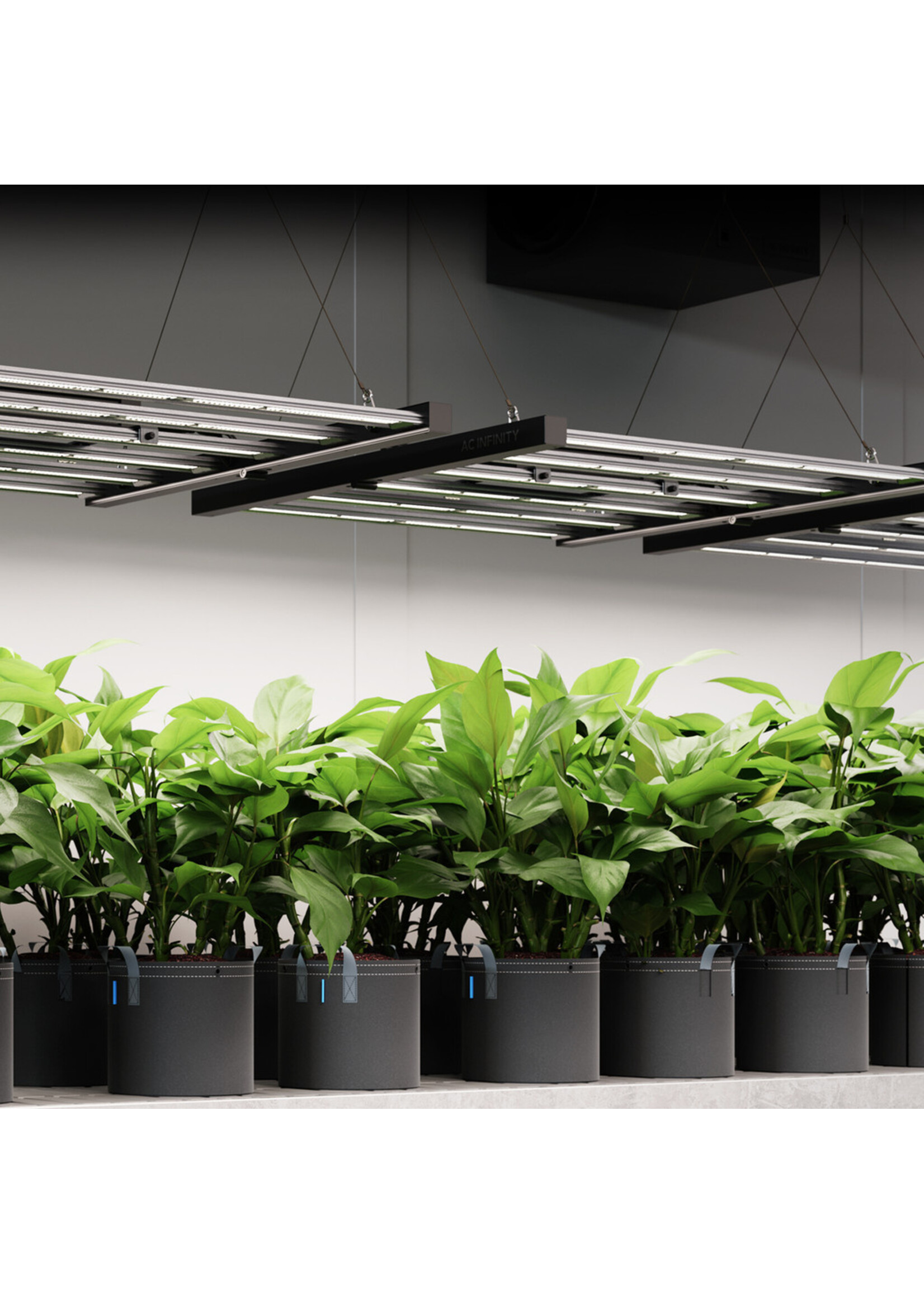 AC Infinity AC Infinity IONFRAME EVO8 730w Commercial LED Grow Light Fixture