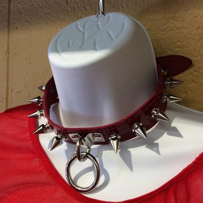 Kookie Medium Spike & Ring Collar Red Patent Leather