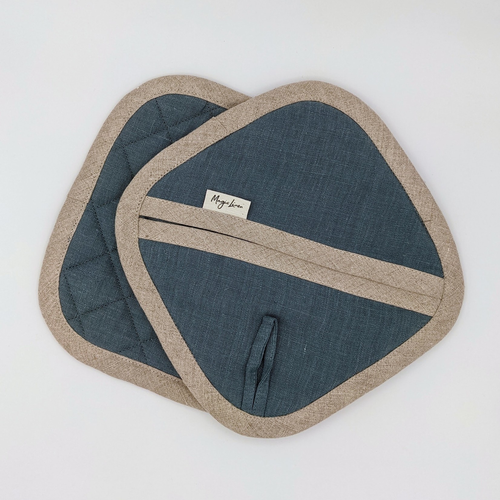 https://cdn.shoplightspeed.com/shops/608050/files/50571404/1652x1652x1/magiclinen-magic-linen-pot-holder.jpg