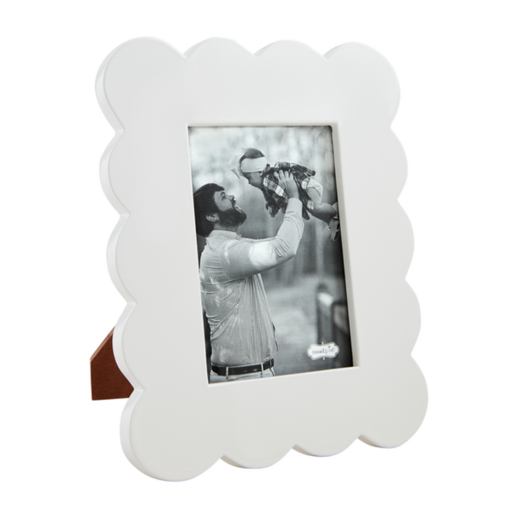 Mud Pie Scalloped Lacquer Frame