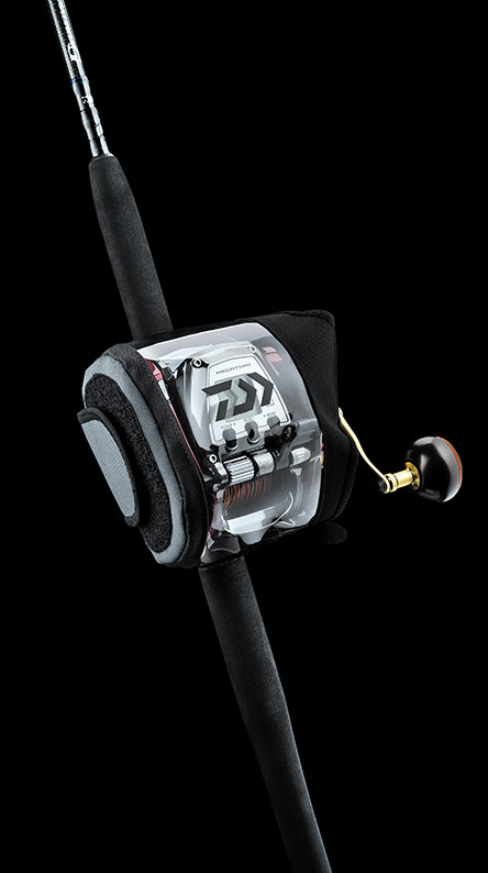 Daiwa D-Vec Tactical Clear View Electric Reel Cover Large