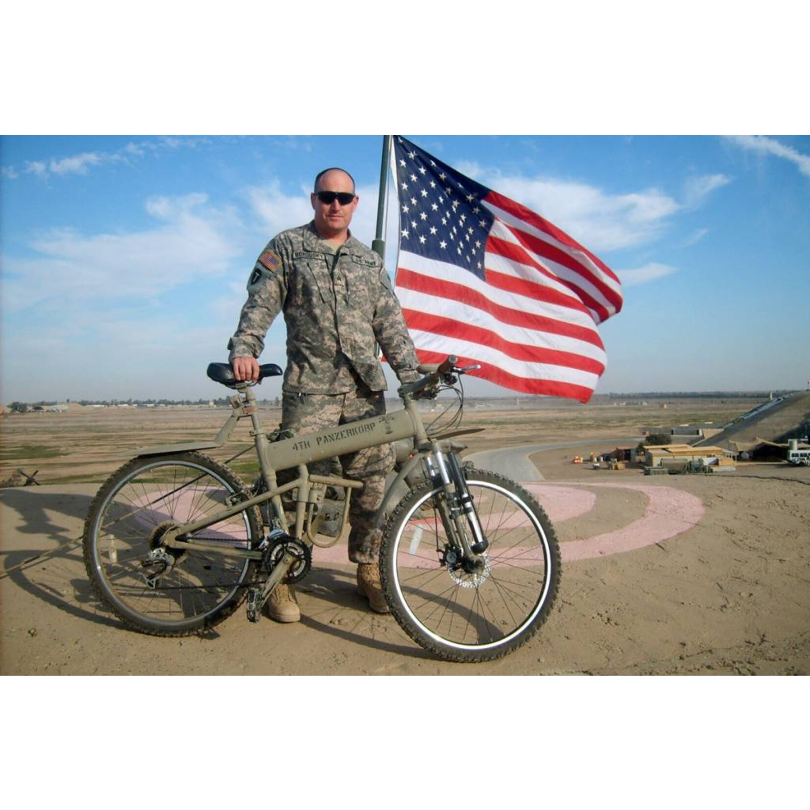 Montague Montague Paratrooper - Freedom Folding and Electric