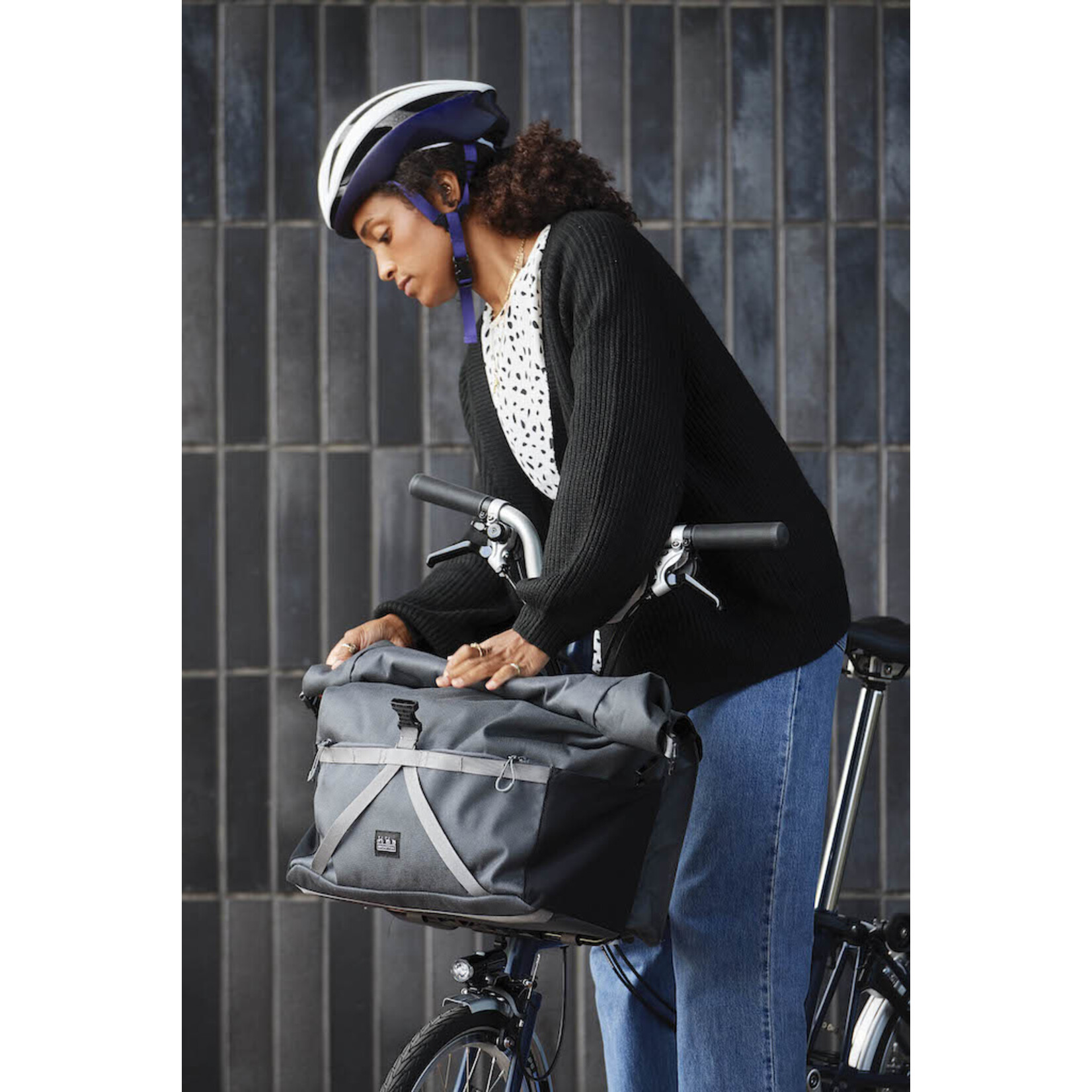 Brompton Brompton Borough Roll Top L Bag, Dark Grey, with frame