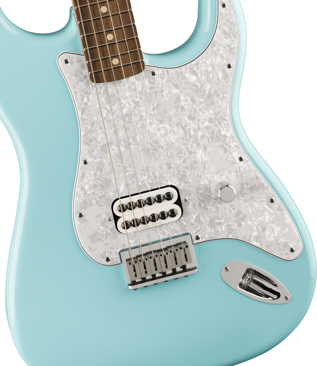 Fender Tom DeLonge Stratocaster - Rosewood Fretboard, Daphne Blue