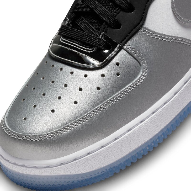 Nike Wmn's Nike Air Force 1 '07 SE Metallic Silver DX6764-001