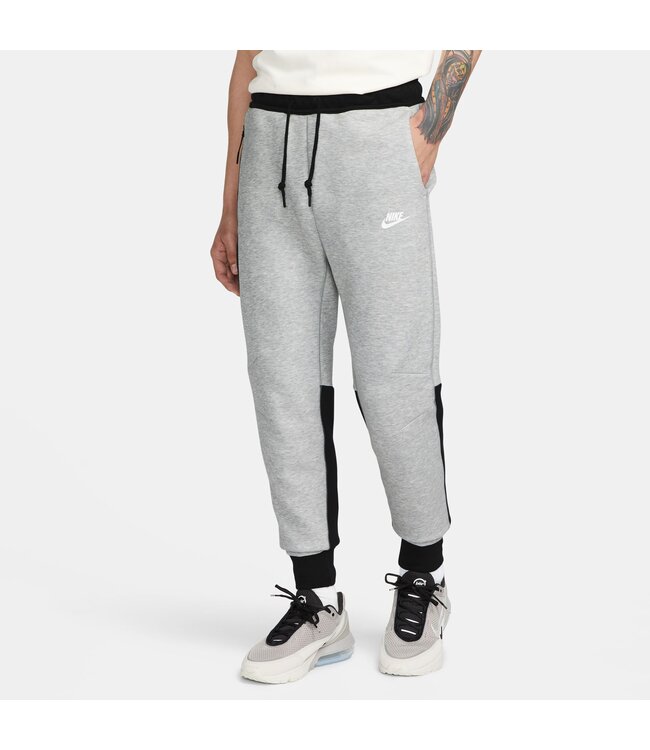 Nike Men s Nike Tech Feece Jogger Grey Black FB8002 064