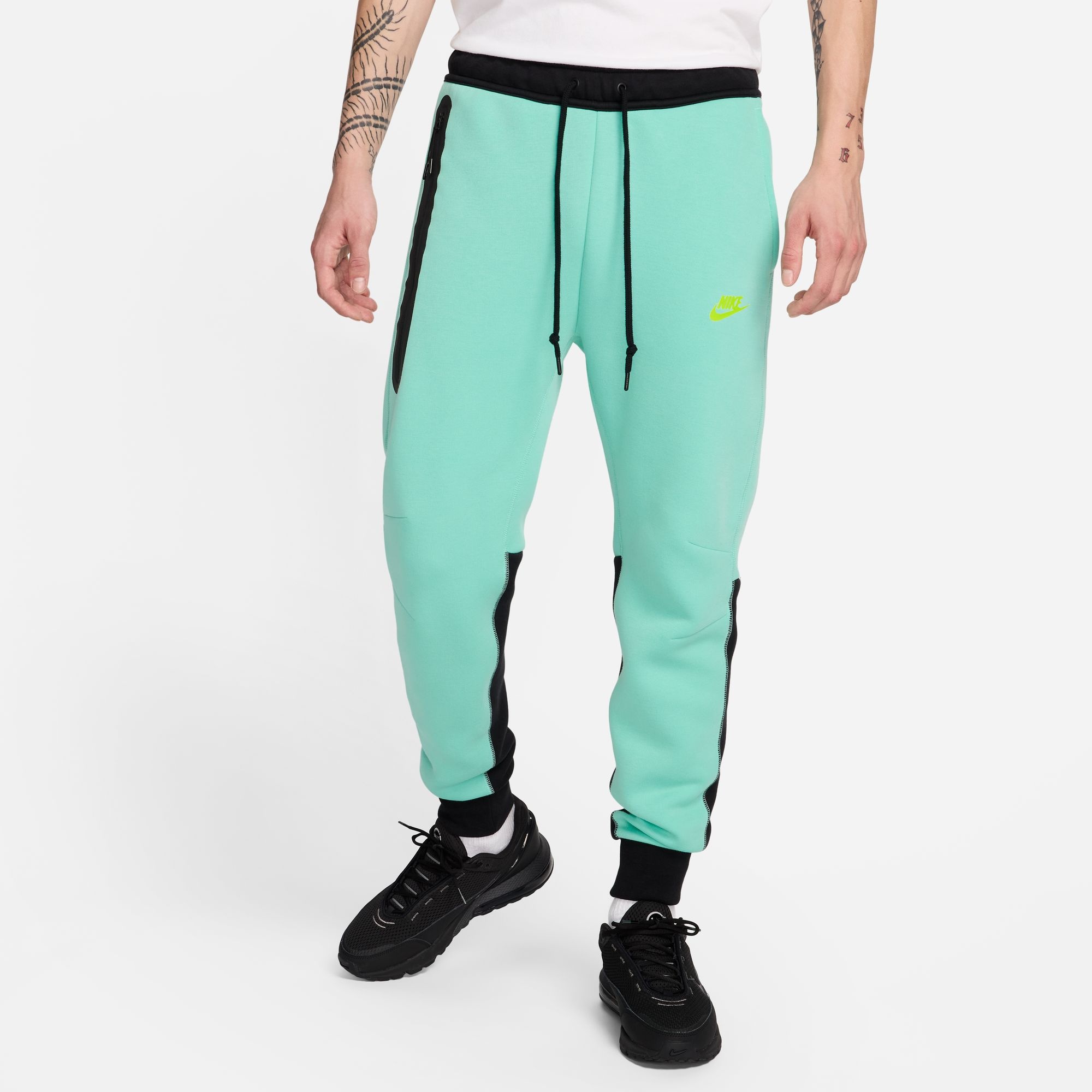 NIKE SPORTSWEAR TECH FLEECE WINDRUNNER EMERALD RISE BLACK HF4432 349 Sam Tabak