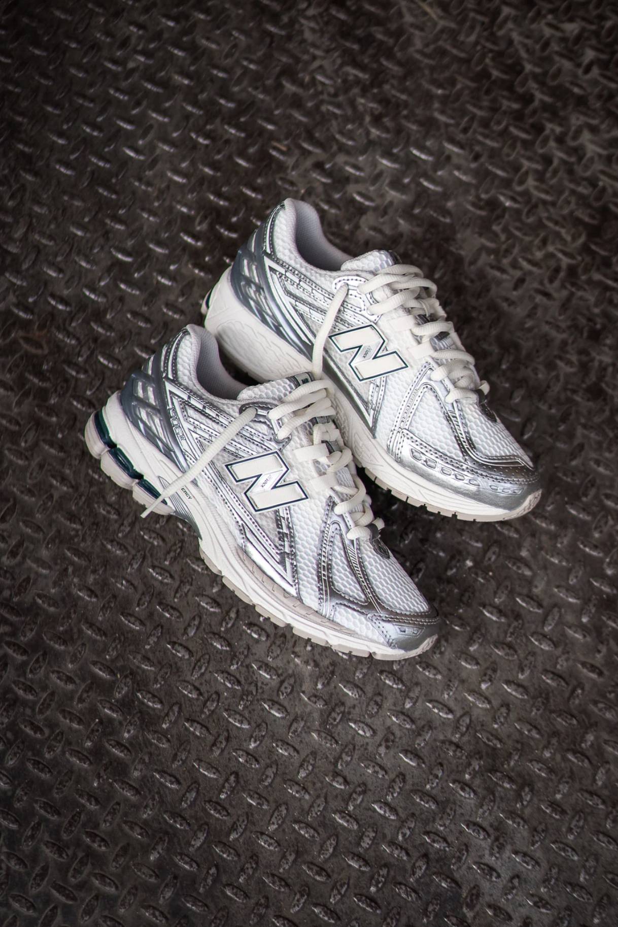 New Balance New Balance 'Silver Metallic Cream' - M1906REE