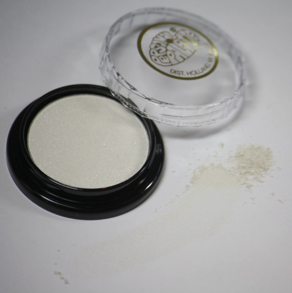 white pressed powder