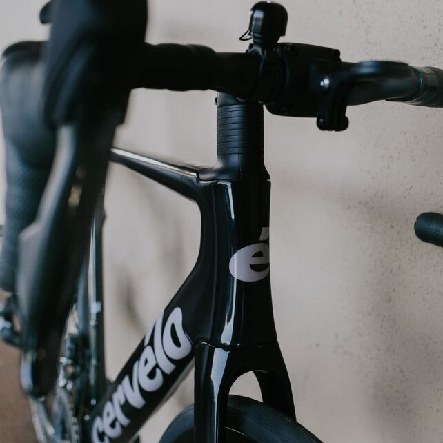 CALEDONIA-5 RIVAL AXS FIVE BLACK SIZE 54