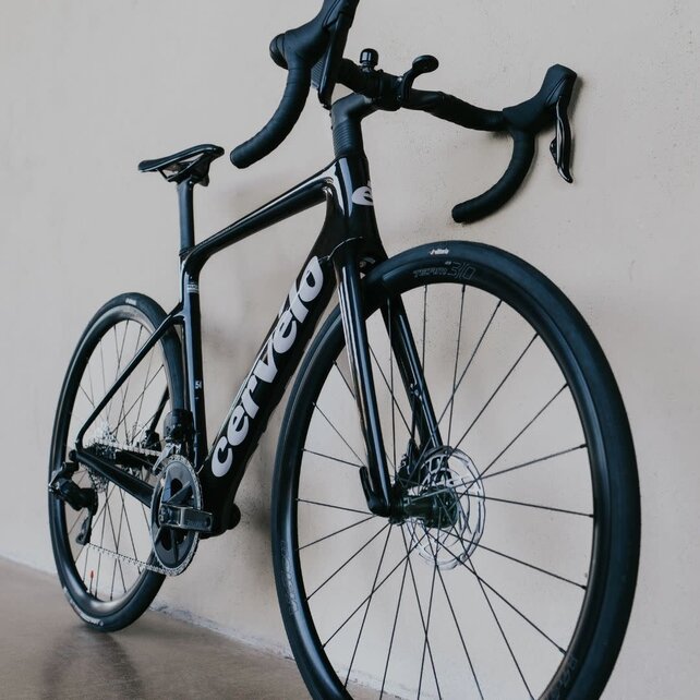 CALEDONIA-5 RIVAL AXS FIVE BLACK SIZE 54