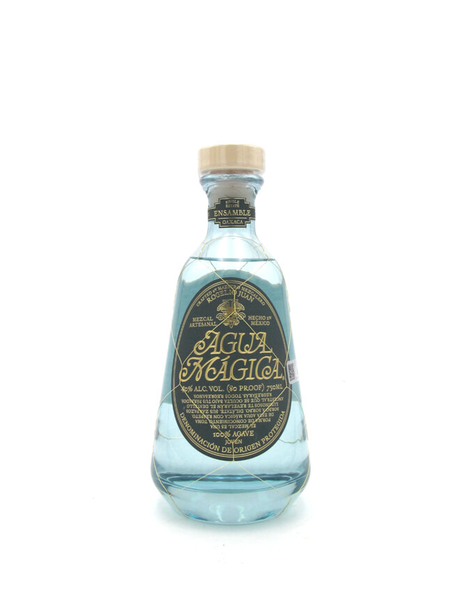 https://cdn.shoplightspeed.com/shops/608588/files/60207700/660x900x3/agua-magica-mezcal-espadin-tobala-750ml.jpg