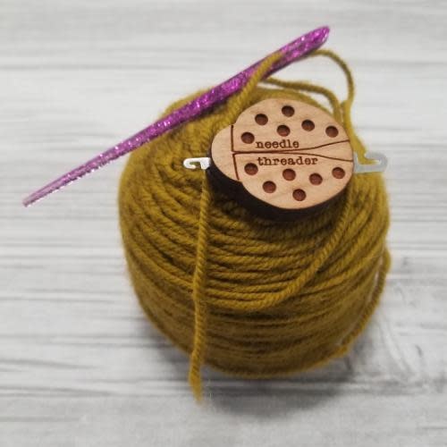 Katrinkles Katrinkles Lady Bug Needle Threader