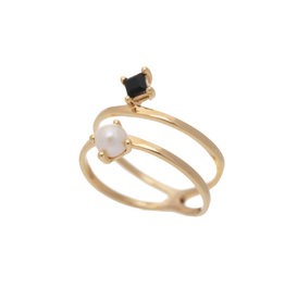Sarah Mulder Jewelry Gold Cassie Ring - Onyx + Pearl - 6