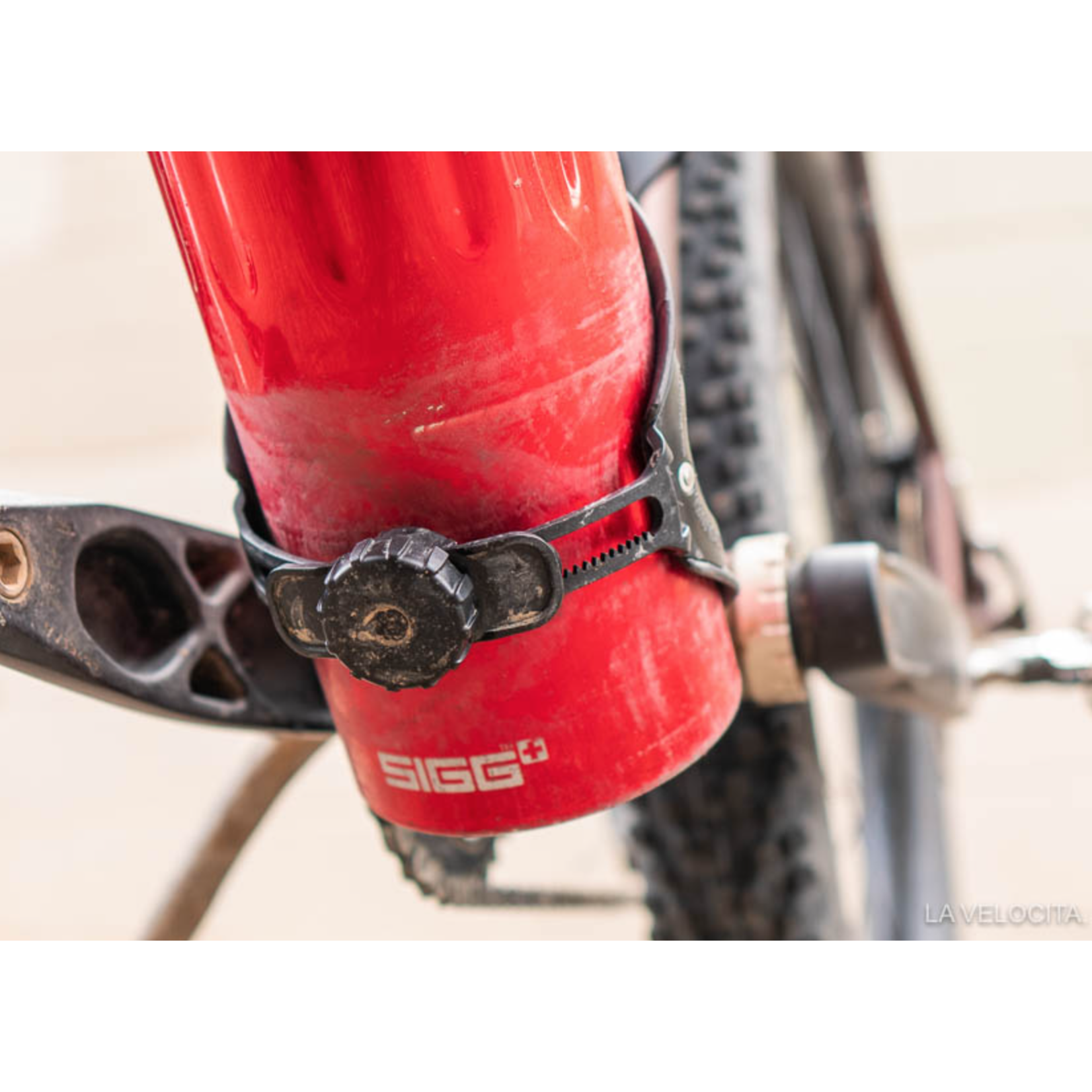 Looney Bin Bottle Cage Black