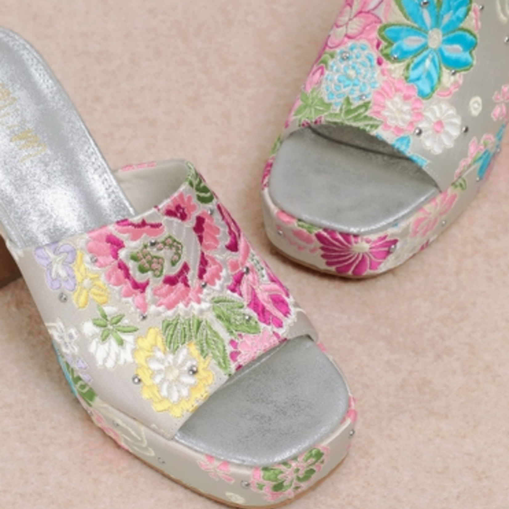 Miracle Miles Summer Platform