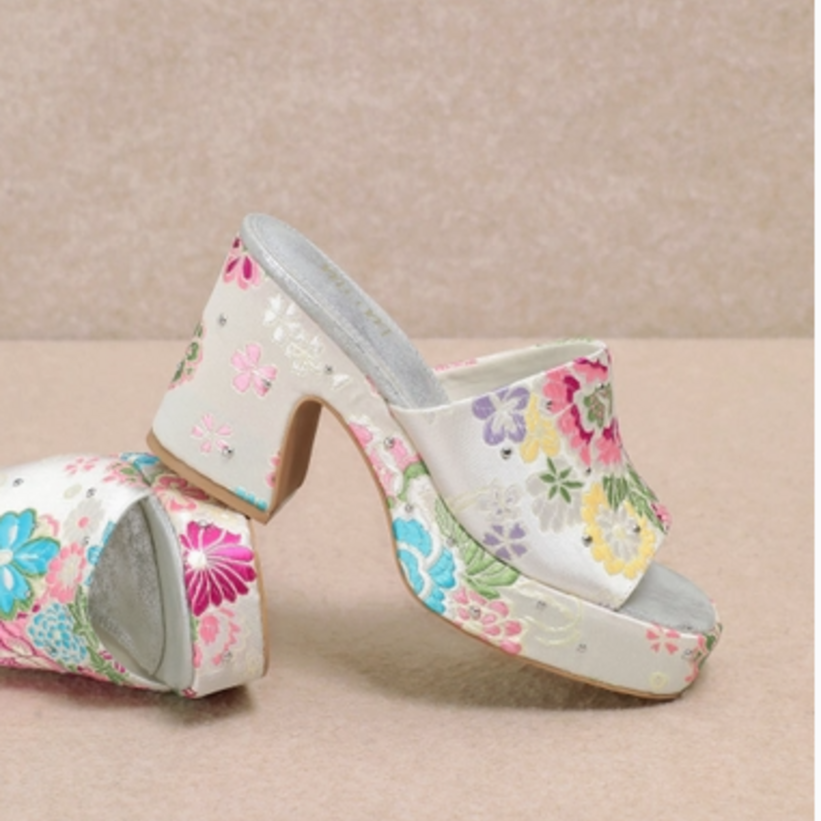 Miracle Miles Summer Platform