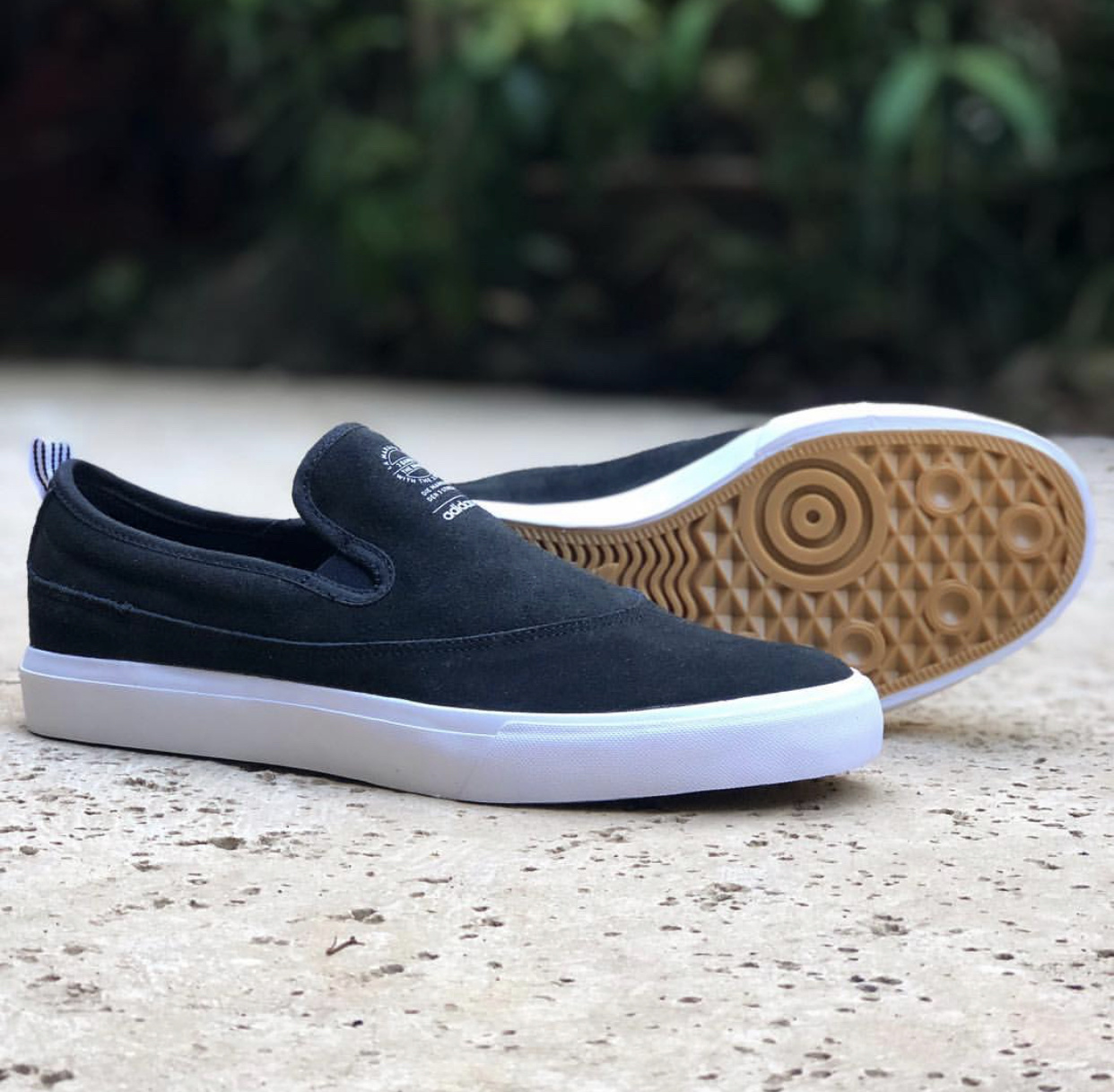{keywor d} adidas matchcourt slip on