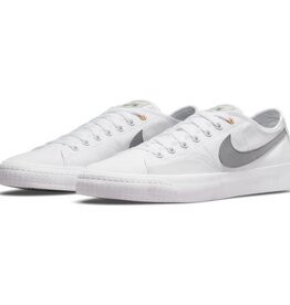 Nike USA, Inc. SB BLZR Court DVDL White/Grey
