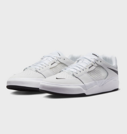 Nike USA, Inc. Nike SB Ishod PRM L White/Black