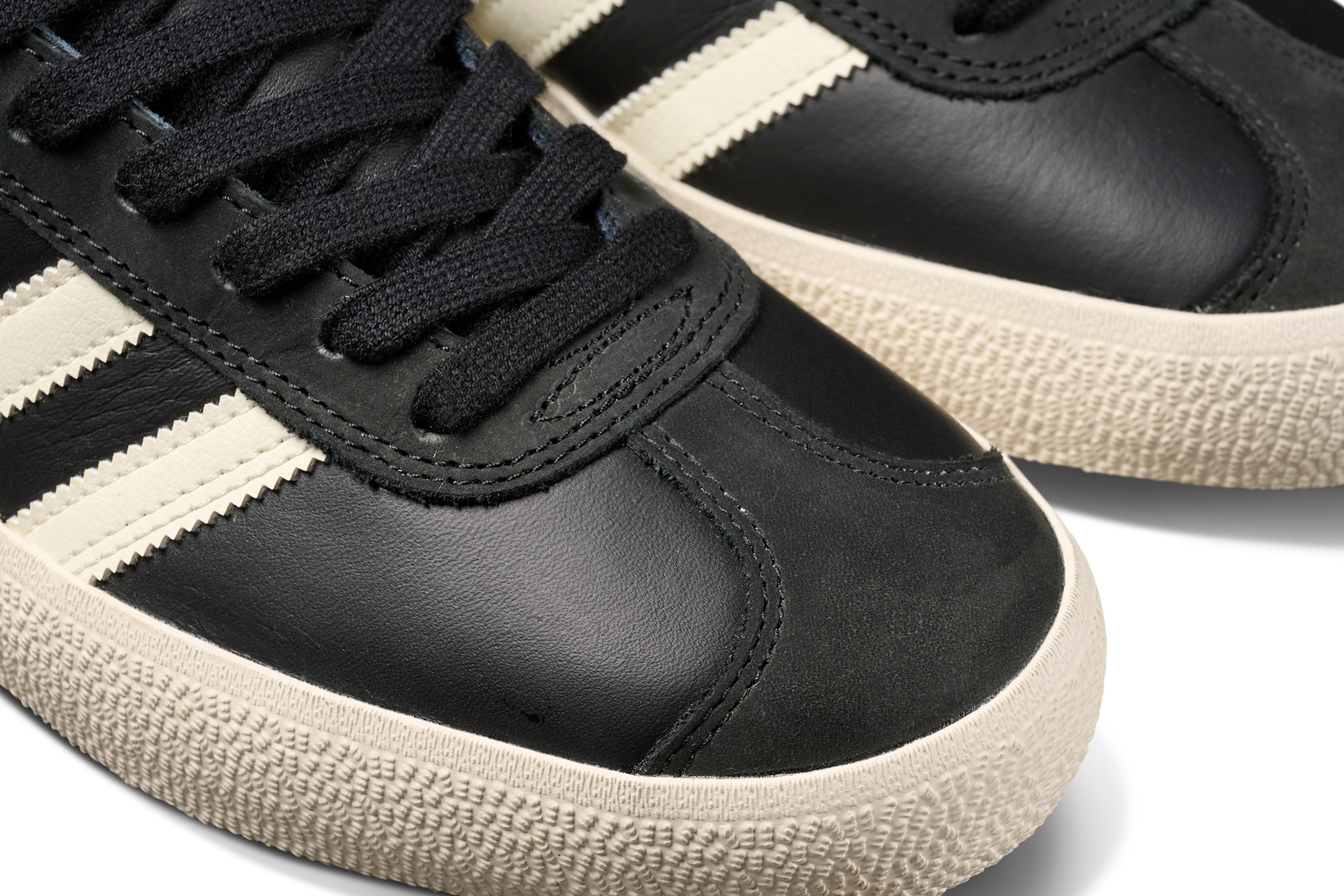 Adidas Gazelle ADV Core Black/Cream White/ Gold Metallic