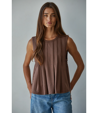 Round Neck Sleeveless Top Chocolate