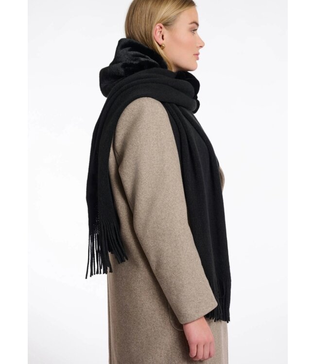 Vlien Knitted Scarf w/ Faux Fur Detail