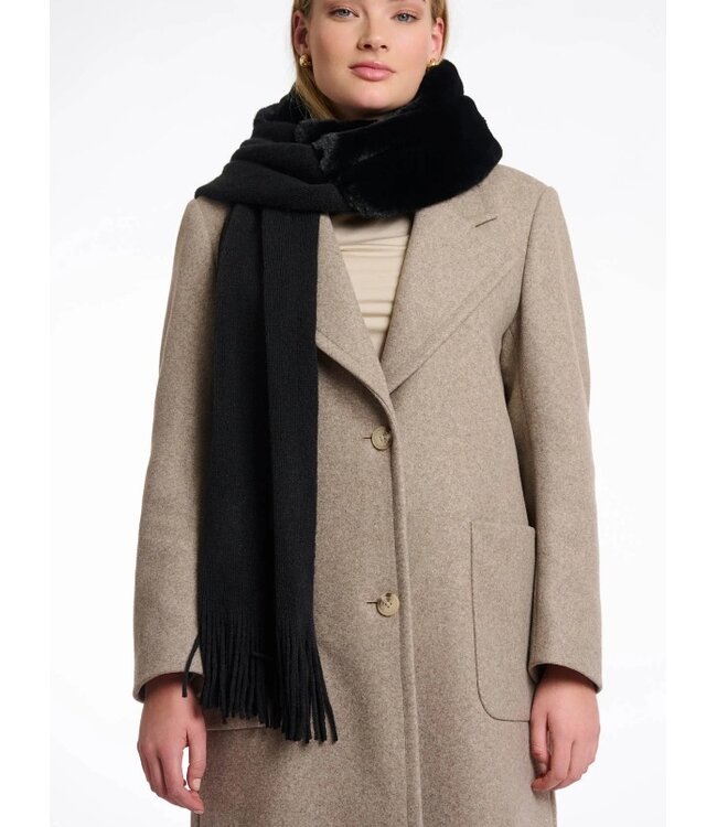 Vlien Knitted Scarf w/ Faux Fur Detail