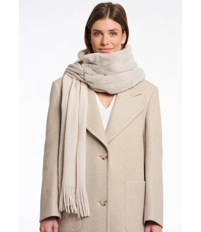 Vlien Knitted Scarf w/ Faux Fur Detail