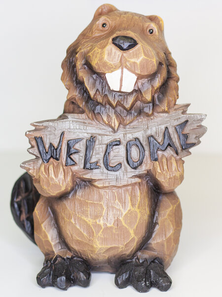 Beaver Holds Welcome Sign 8.75x7.25x11.75