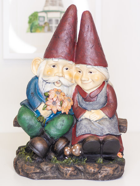 Gnome Old Couple On Bench 11.5x9x17"